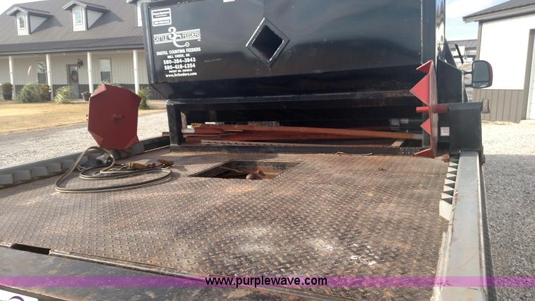 image for item L6057 2004 Ford F350 Super Duty XLT SuperCab pickup truck