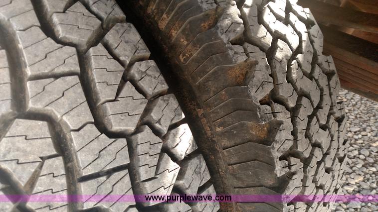 image for item L6057 2004 Ford F350 Super Duty XLT SuperCab pickup truck