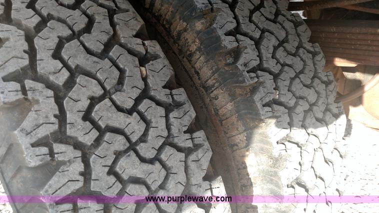 image for item L6057 2004 Ford F350 Super Duty XLT SuperCab pickup truck