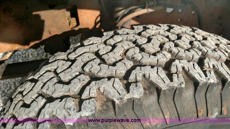 image for item L6057 2004 Ford F350 Super Duty XLT SuperCab pickup truck