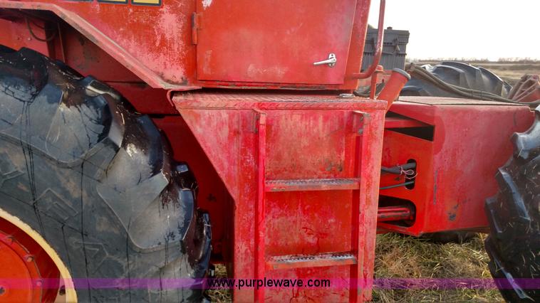 image for item L6076 1975 Versatile 800 4WD tractor