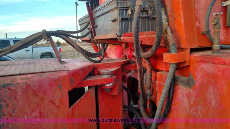 image for item L6076 1975 Versatile 800 4WD tractor