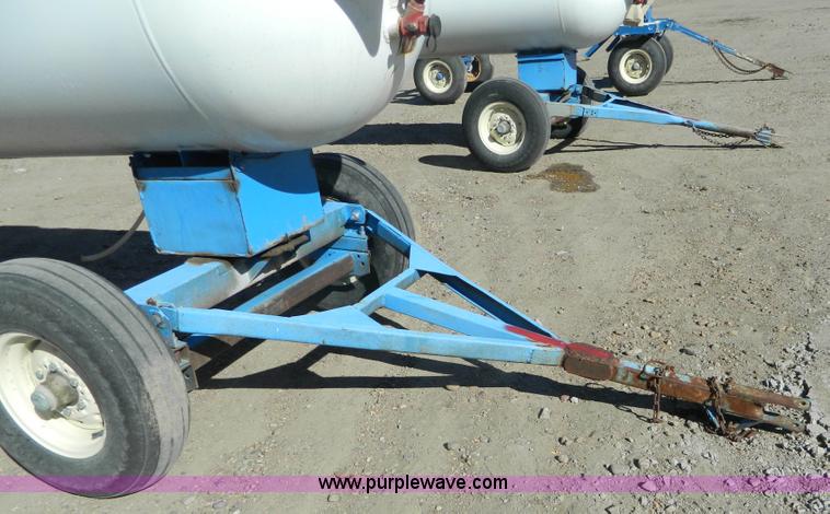 image for item L7252 Anhydrous ammonia nurse tank