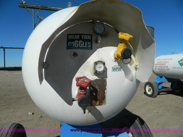 image for item L7252 Anhydrous ammonia nurse tank