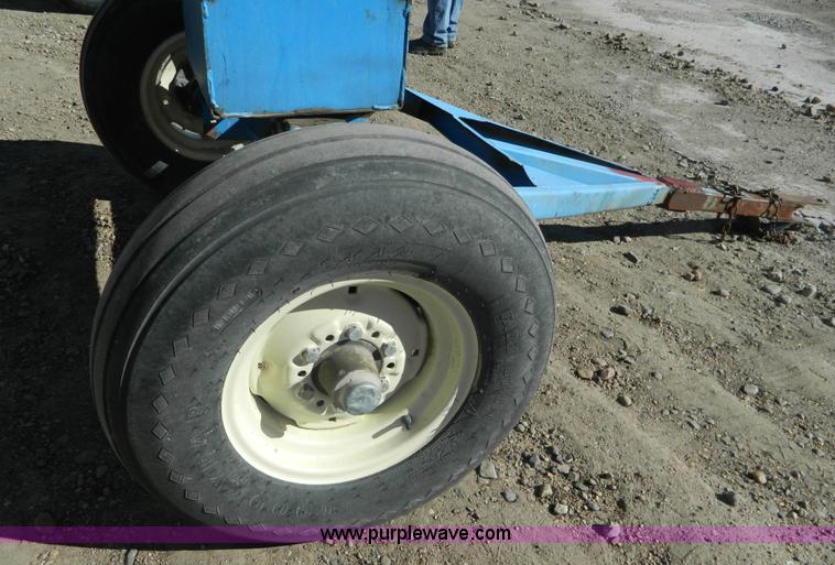 image for item L7252 Anhydrous ammonia nurse tank