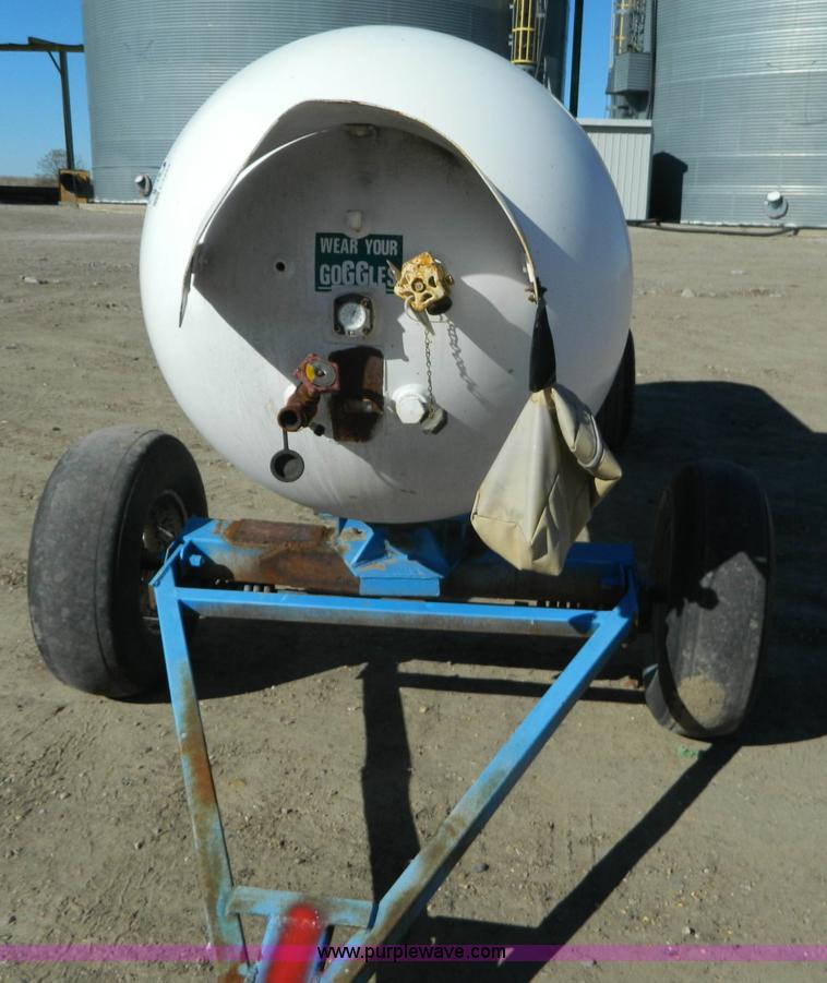 image for item L7253 Anhydrous ammonia nurse tank