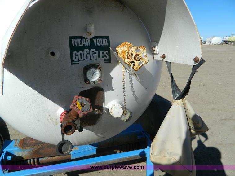 image for item L7253 Anhydrous ammonia nurse tank
