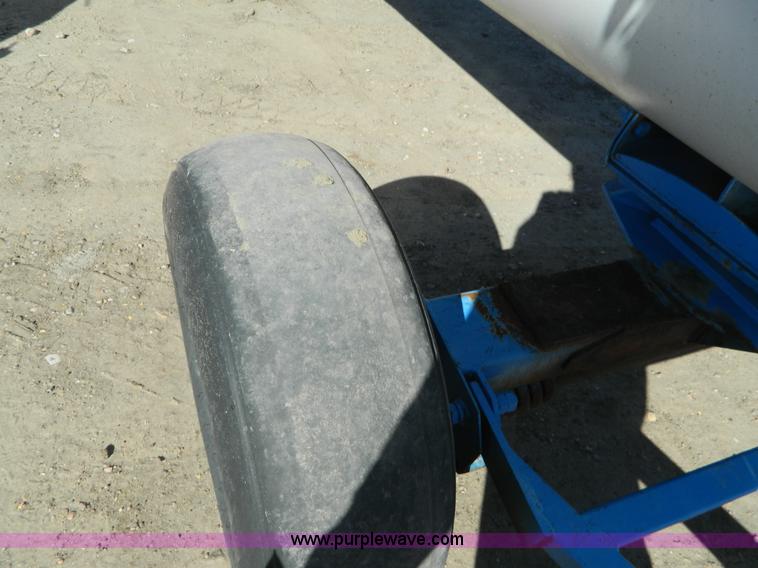 image for item L7253 Anhydrous ammonia nurse tank