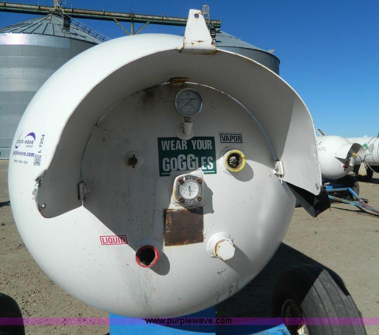 image for item L7254 Anhydrous ammonia nurse tank