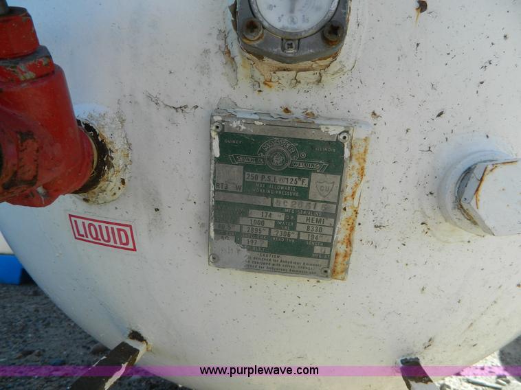 image for item L7255 Anhydrous ammonia nurse tank