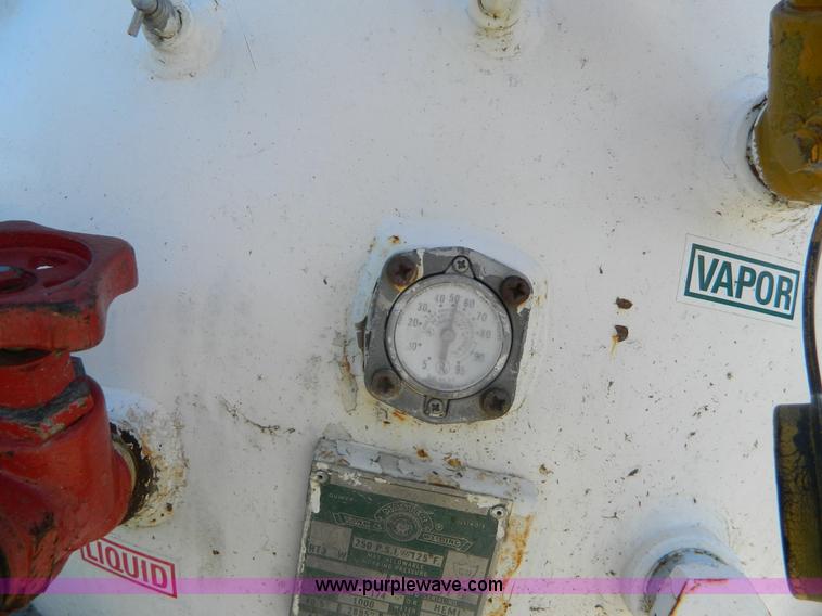 image for item L7255 Anhydrous ammonia nurse tank