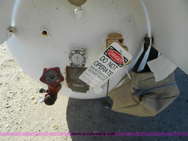 image for item L7257 Anhydrous ammonia tank