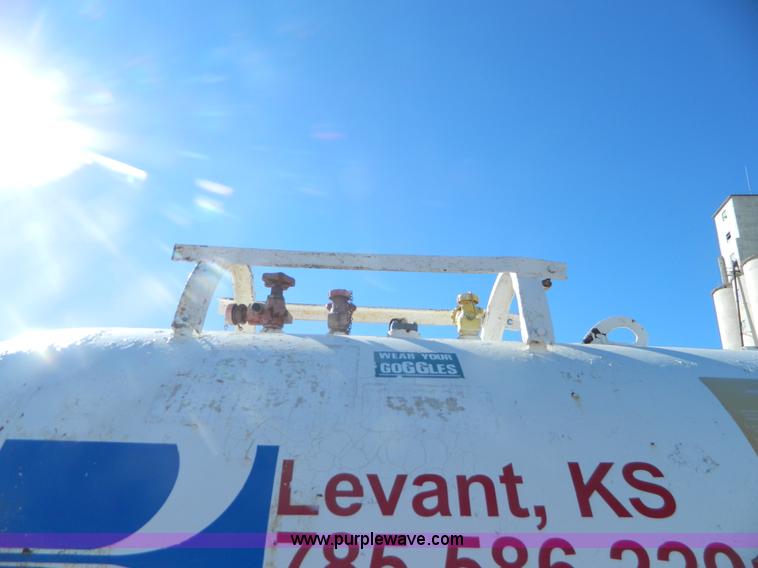 image for item L7259 Anhydrous ammonia nurse tank