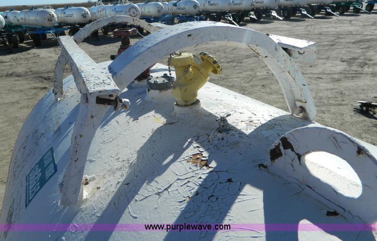 image for item L7259 Anhydrous ammonia nurse tank