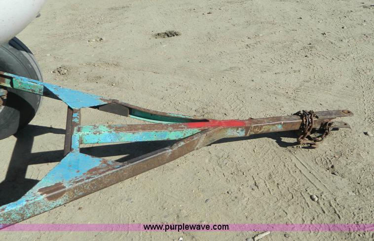 image for item L7260 Anhydrous ammonia nurse tank