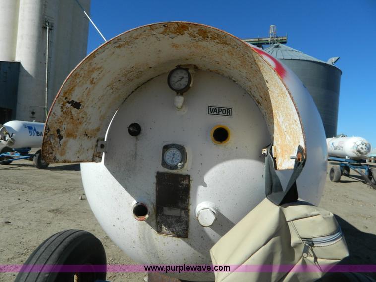 image for item L7260 Anhydrous ammonia nurse tank