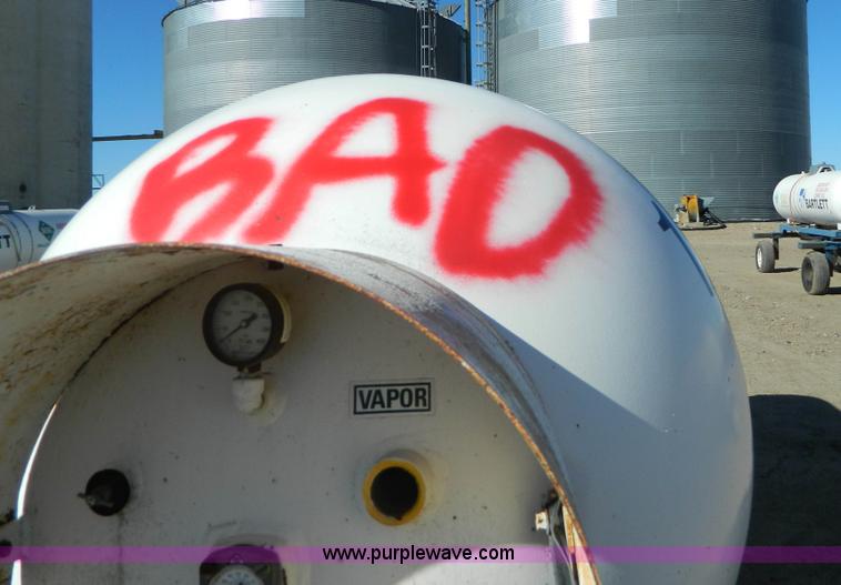 image for item L7260 Anhydrous ammonia nurse tank