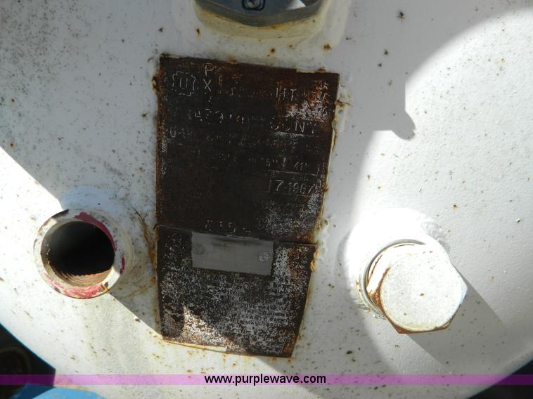 image for item L7260 Anhydrous ammonia nurse tank