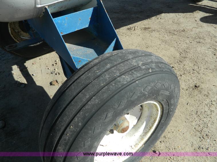 image for item L7260 Anhydrous ammonia nurse tank