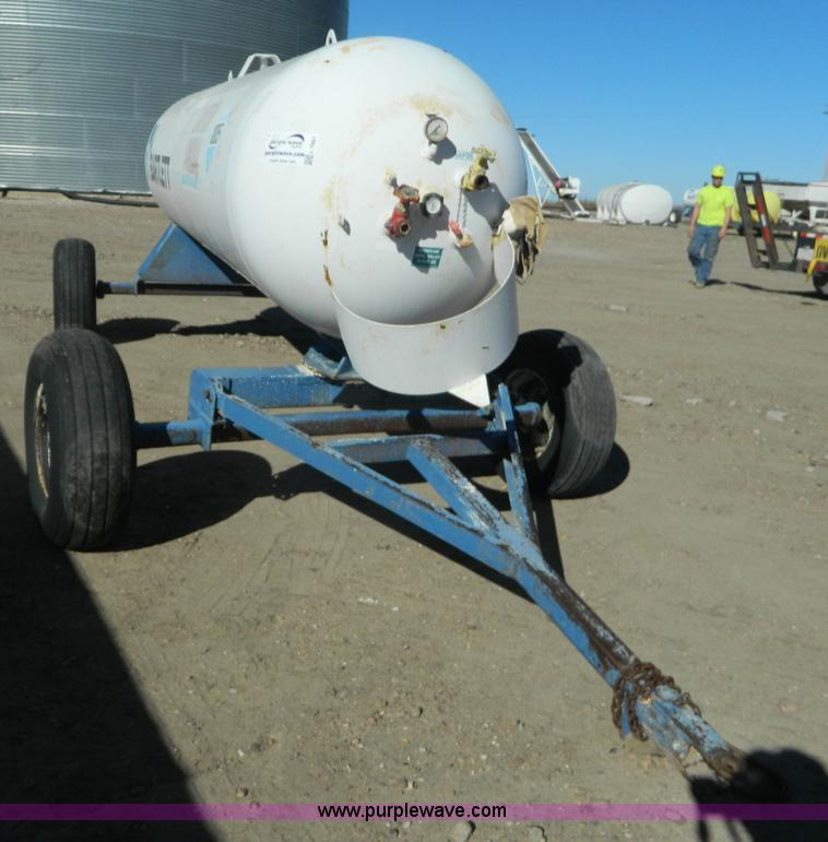 image for item L7261 Anhydrous ammonia nurse tank