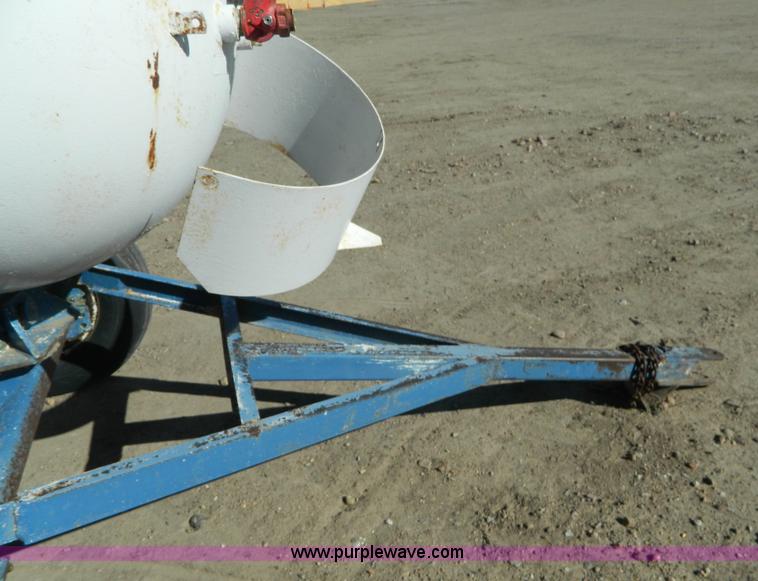 image for item L7261 Anhydrous ammonia nurse tank