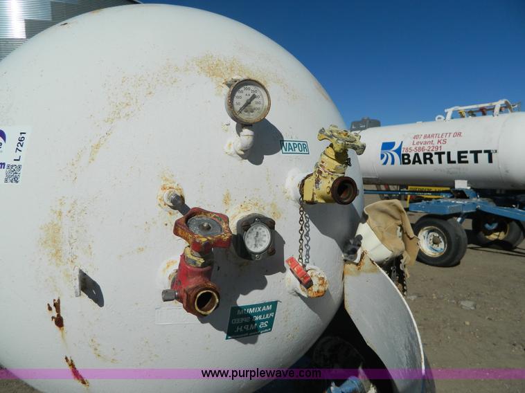 image for item L7261 Anhydrous ammonia nurse tank
