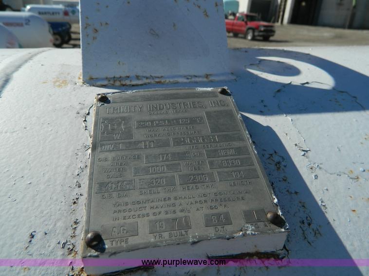 image for item L7261 Anhydrous ammonia nurse tank