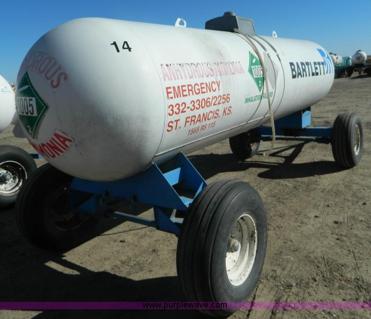 image for item L7262 Anhydrous ammonia nurse tank
