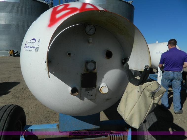 image for item L7262 Anhydrous ammonia nurse tank
