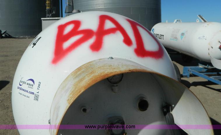 image for item L7262 Anhydrous ammonia nurse tank