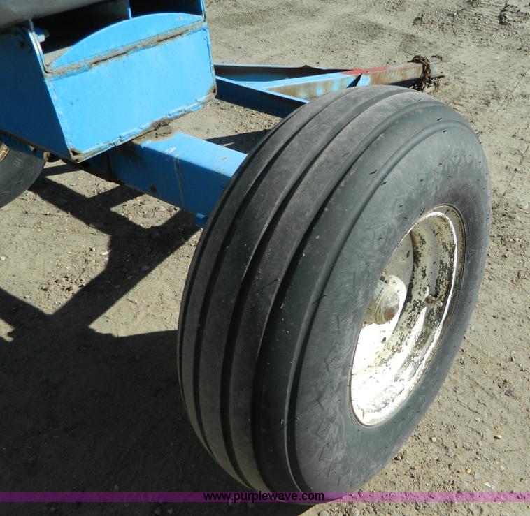 image for item L7262 Anhydrous ammonia nurse tank