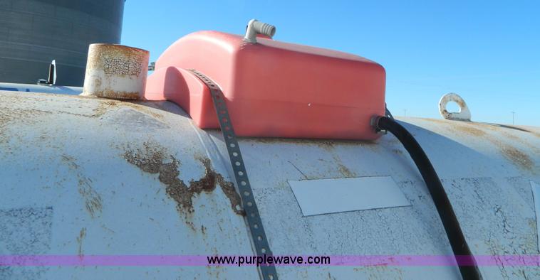 image for item L7265 Anhydrous ammonia nurse tank