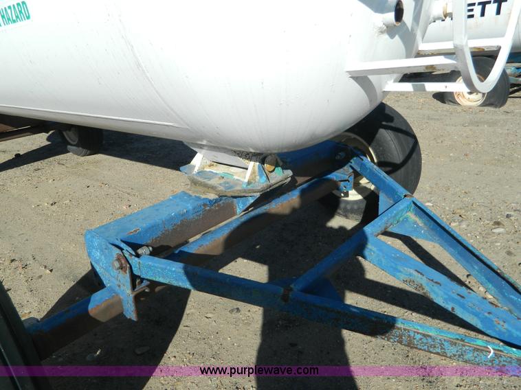 image for item L7266 Anhydrous ammonia nurse tank