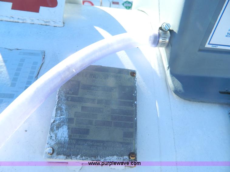 image for item L7266 Anhydrous ammonia nurse tank