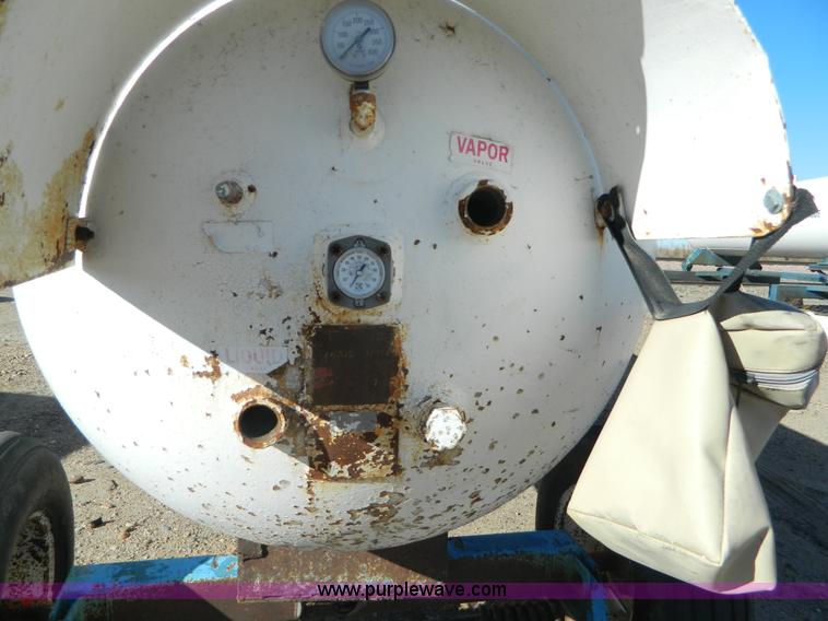 image for item L7267 Anhydrous ammonia nurse tank