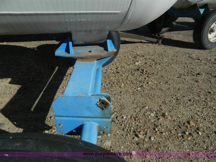 image for item L7268 Anhydrous ammonia nurse tank