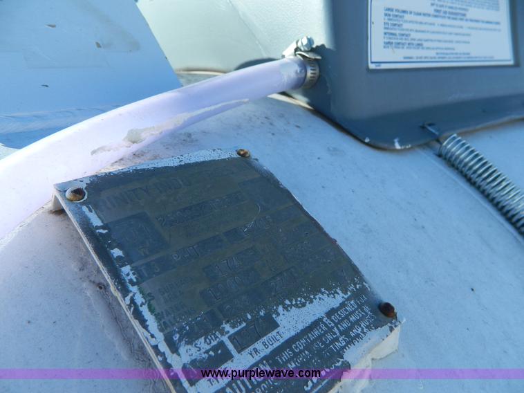 image for item L7268 Anhydrous ammonia nurse tank