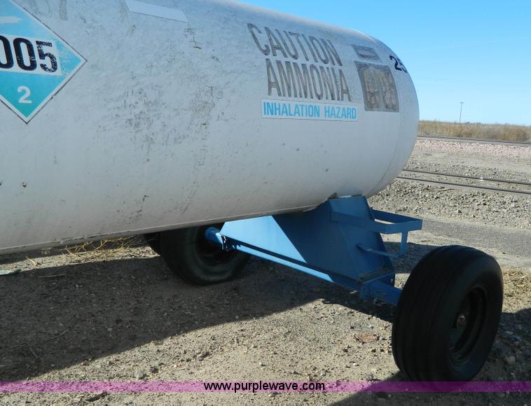 image for item L7273 Anhydrous ammonia nurse tank