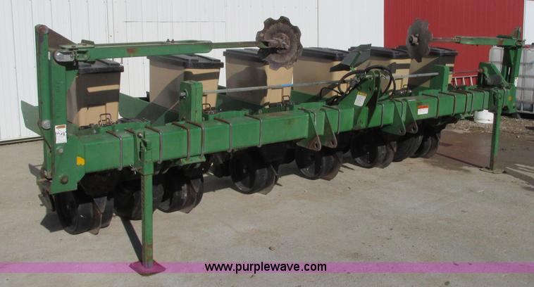 image for item N9305 Great Plains 6030-3P01 planter