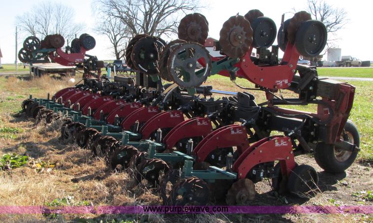 image for item N9306 Twin Diamond Industries Strip Cat strip-till