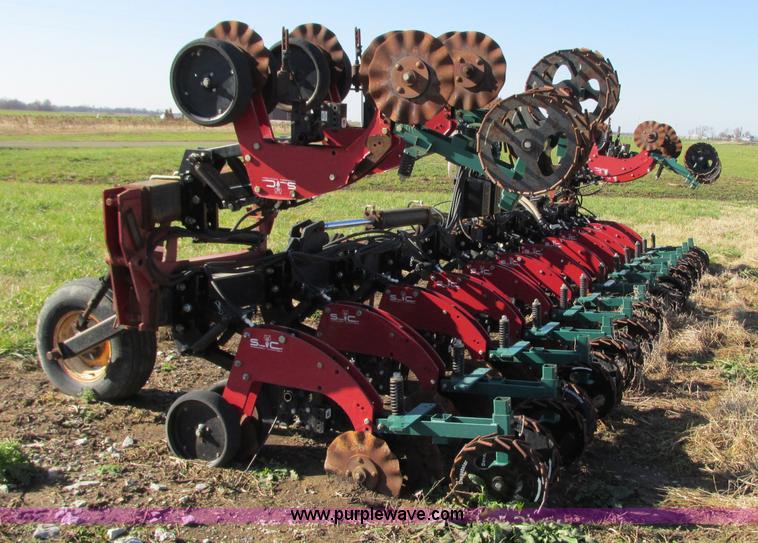 image for item N9306 Twin Diamond Industries Strip Cat strip-till