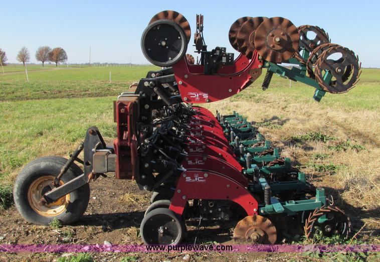 image for item N9306 Twin Diamond Industries Strip Cat strip-till