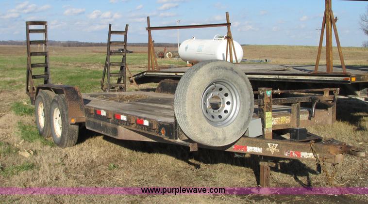 image for item N9319 2003 PJ equipment trailer