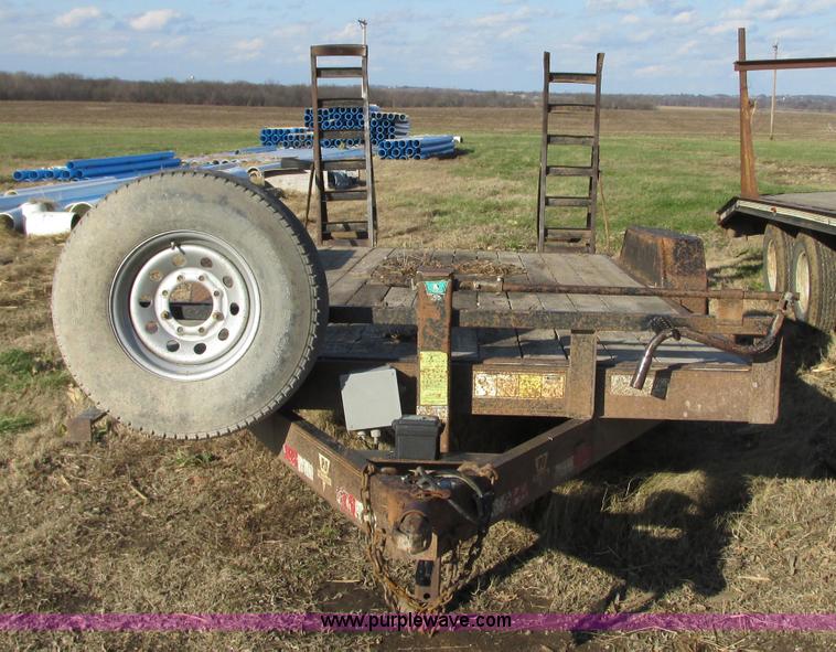 image for item N9319 2003 PJ equipment trailer