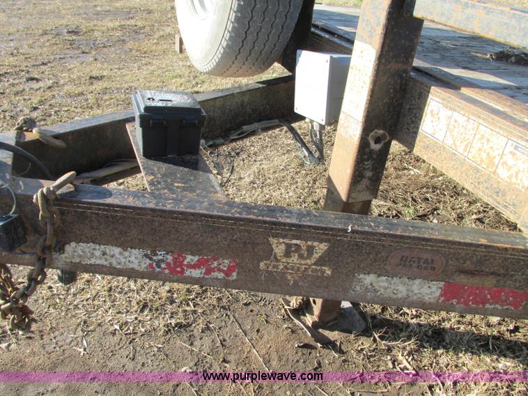 image for item N9319 2003 PJ equipment trailer