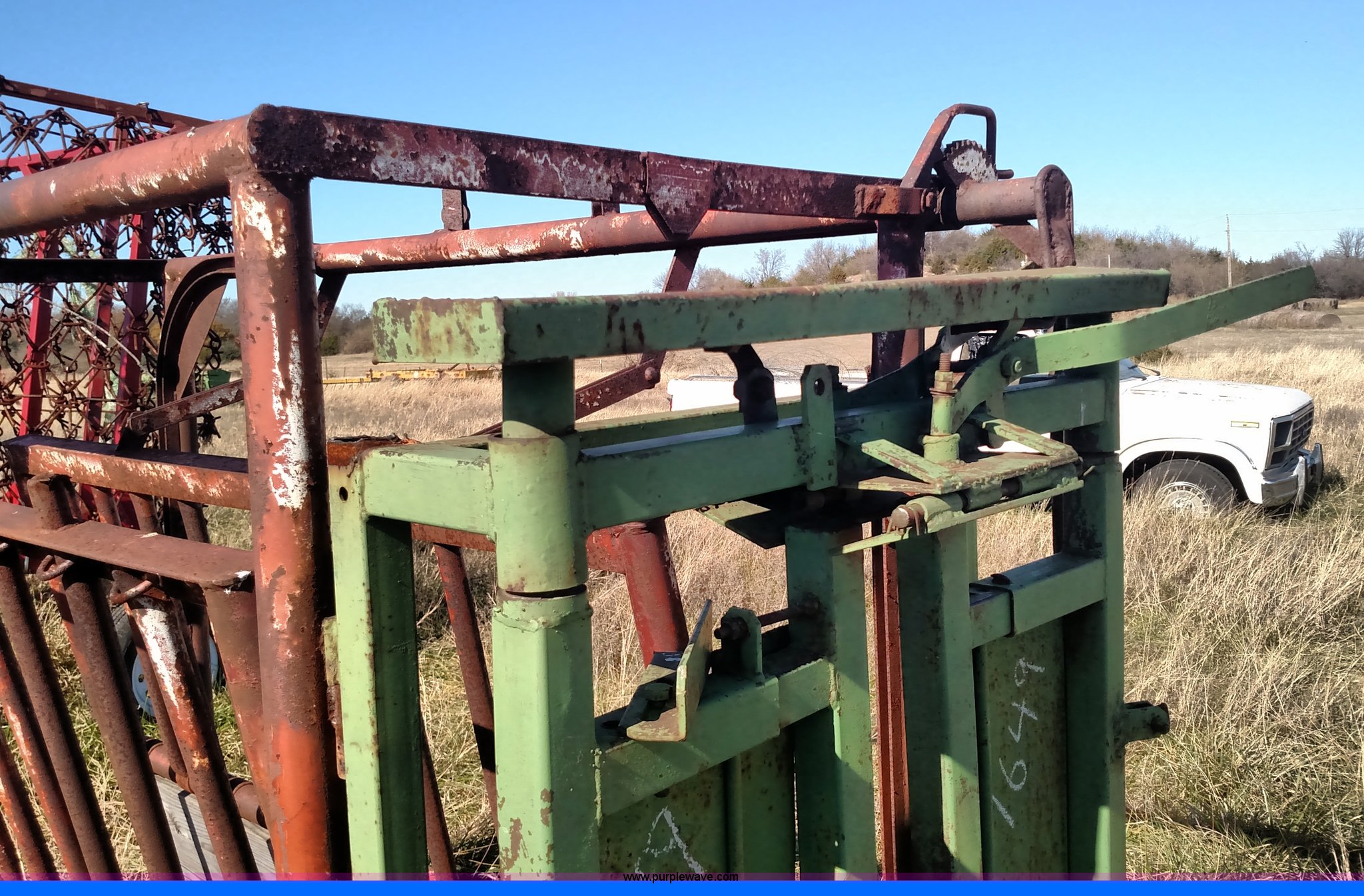 WW cattle chute in Dexter, KS Item BR9430 sold Purple Wave
