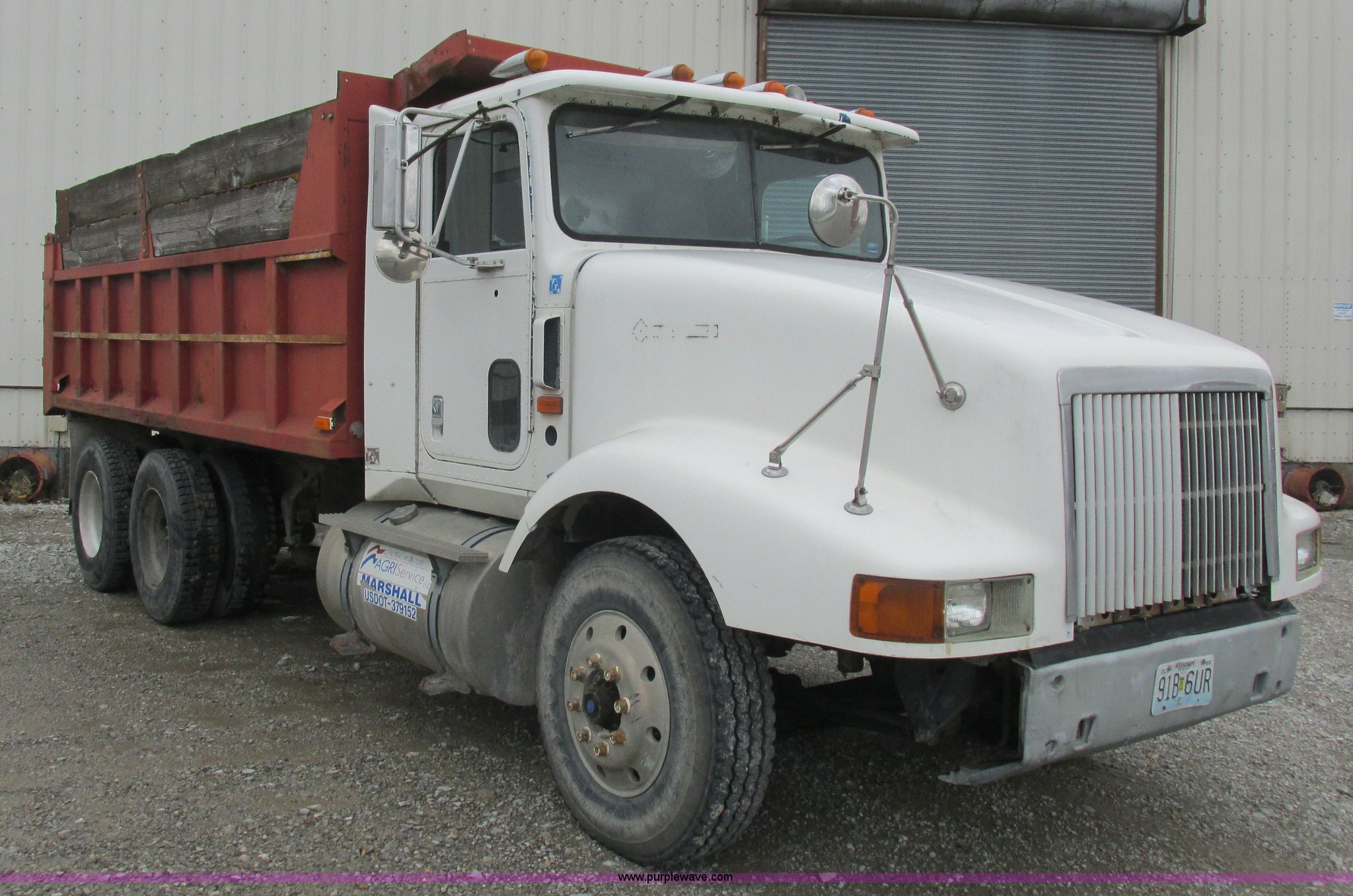 1992 International 9400 grain truck in Marshall, MO Item L4128 sold