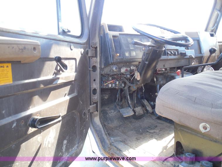 image for item BH9450 1991 International 4900 dump truck