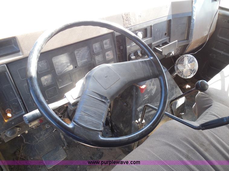 image for item BH9450 1991 International 4900 dump truck