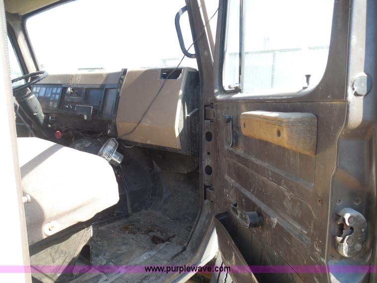 image for item BH9450 1991 International 4900 dump truck